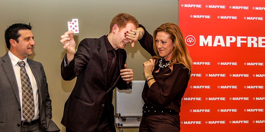 Magia de cerca en evento de empresa privado